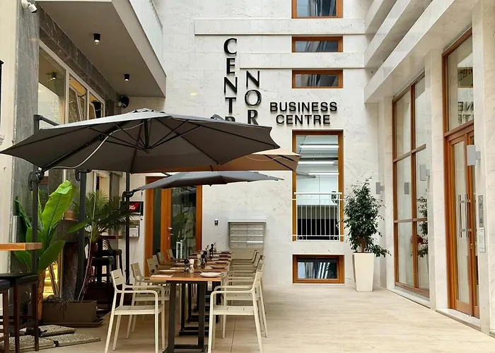 Stylish Maisonette Off The Seafront * 슬리에마