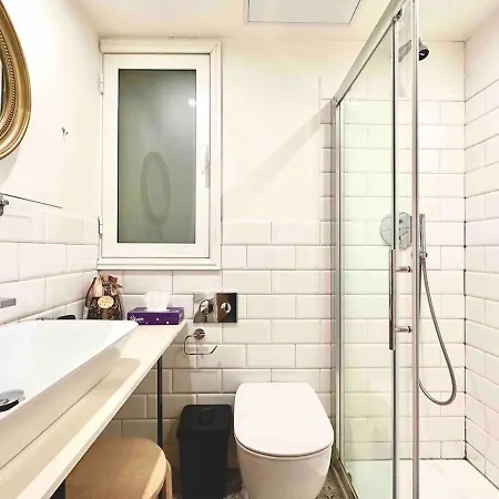 Stylish Maisonette Off The Seafront *