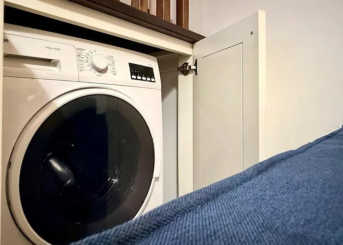 Stylish Maisonette Off The Seafront