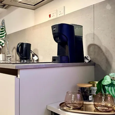 Stylish Maisonette Off The Seafront アパート