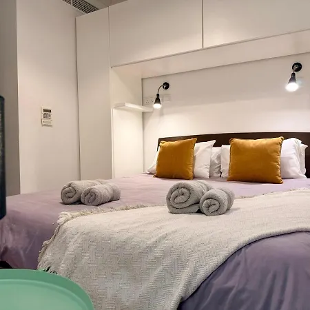 Stylish Maisonette Off The Seafront アパート