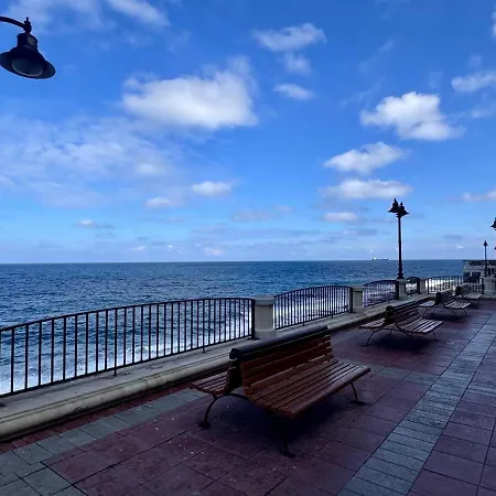 Stylish Maisonette Off The Seafront アパート *